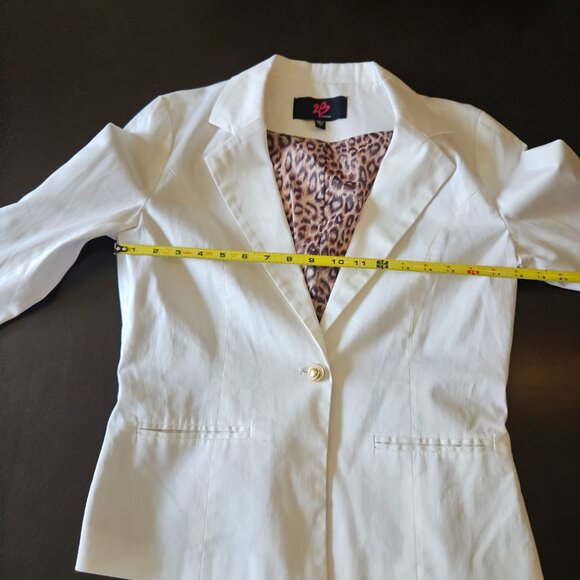 White Jacket with Animal Print - Picture 10 of 11